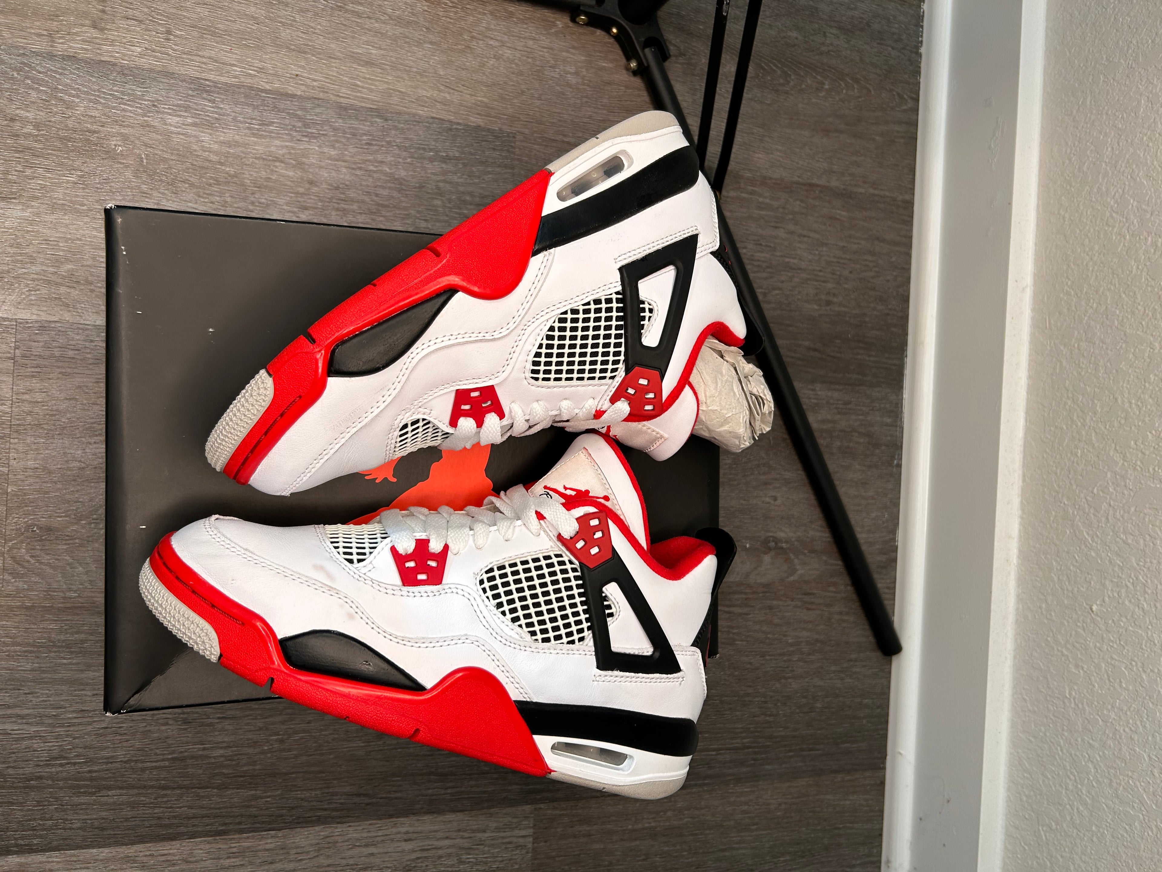 Nike Air Jordan retro 4 size 7Y fire red (2020)